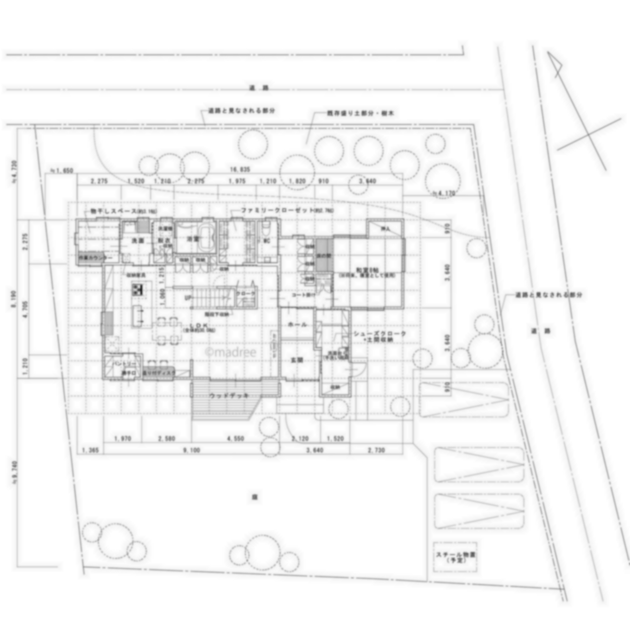 [50坪 4LDK] 家族とコミュニケーション深まるキッチン配置で、将来は平屋のように使える大屋根の家の間取り図　配置図の画像