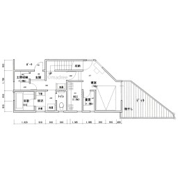 ワンルーム空間の2階LDKで動線スムーズ、狭小な台形地を活かして暮らす家